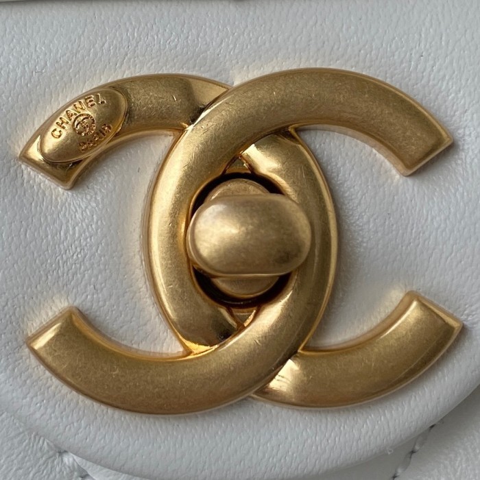  Handbag  Chanel  AS2855  size 19x13x6 cm