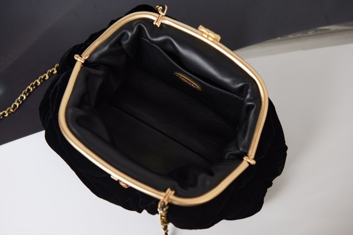  Handbag  Chanel AS2138 size 16 27.5 14 cm