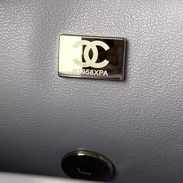  Handbag  Chanel size 20 cm