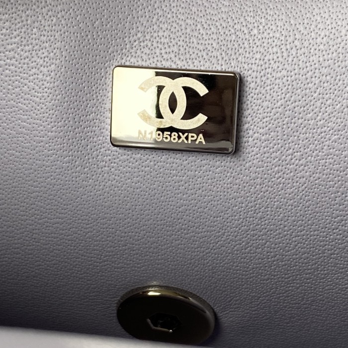  Handbag  Chanel size 20 cm