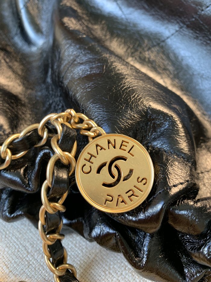 Handbag   Chanel  size 43：40：10  Cm