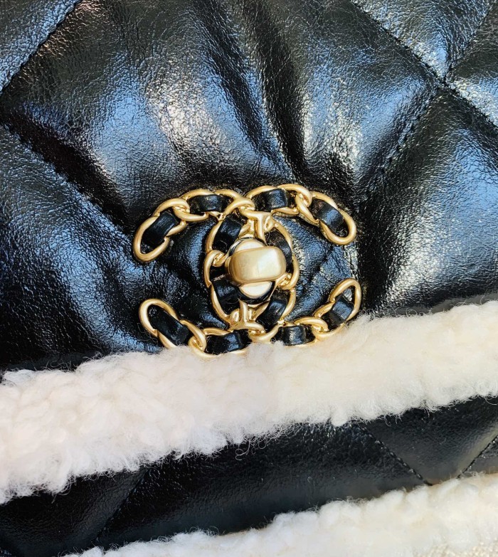 Handbag  Chanel  As1160 size 26×16×9 cm