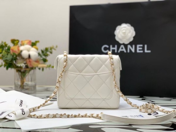  Handbag Chanel size 17×14×8 cm