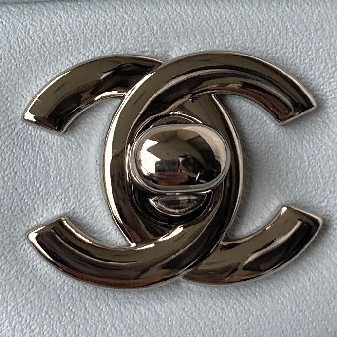  Handbag  Chanel  A01113  size 23 cm