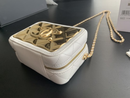  Handbag  Chanel  2389 size 14cmx10cmx6.5 cm