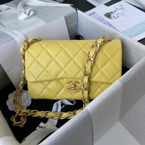  Handbag  Chanel  size 25×5.5×16.5 cm 