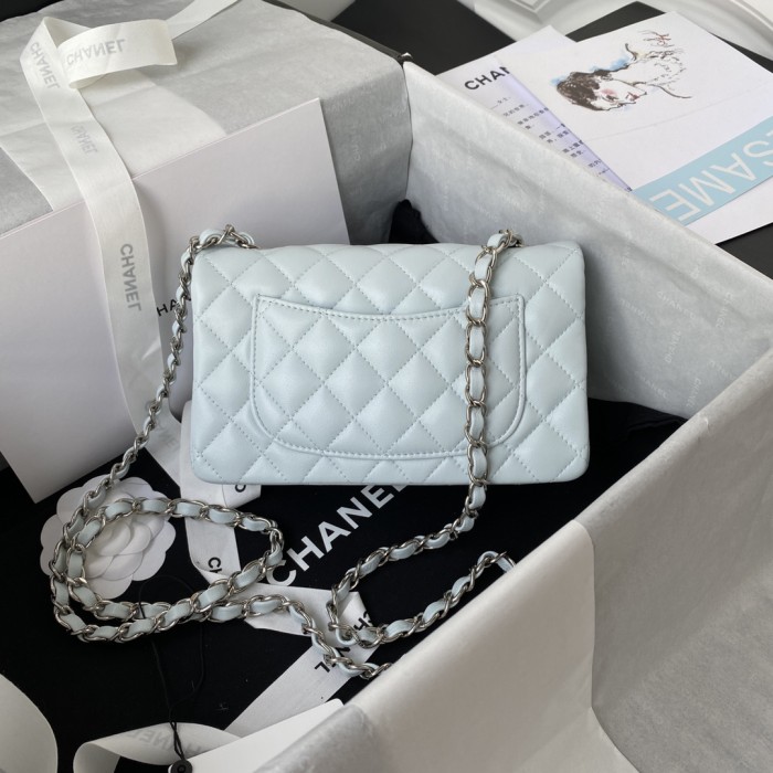  Handbag  Chanel  size 20 cm