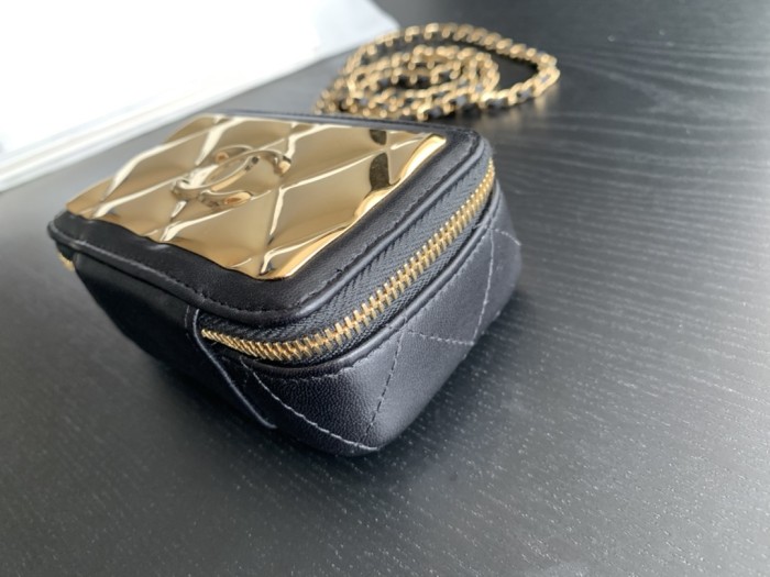 Handbag  Chanel 2387  size  7cmx10.5cmx4.3 cm 