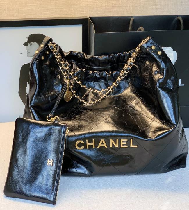Handbag   Chanel  size 43：40：10  Cm
