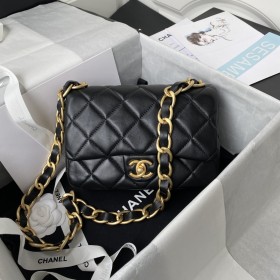 Handbag Chanel  size 22×5×15.5 cm