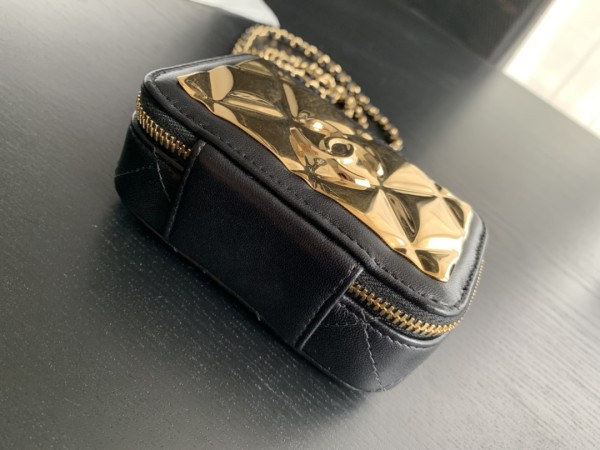 Handbag  Chanel 2387  size  7cmx10.5cmx4.3 cm 