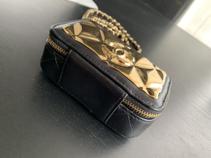 Handbag  Chanel 2387  size  7cmx10.5cmx4.3 cm 