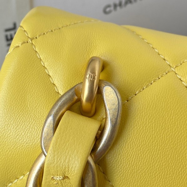  Handbag  Chanel  size 25×5.5×16.5 cm 