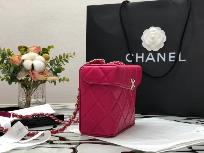  Handbag  Chanel size 17×14×8 cm