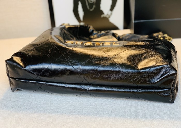 Handbag   Chanel  size 43：40：10  Cm