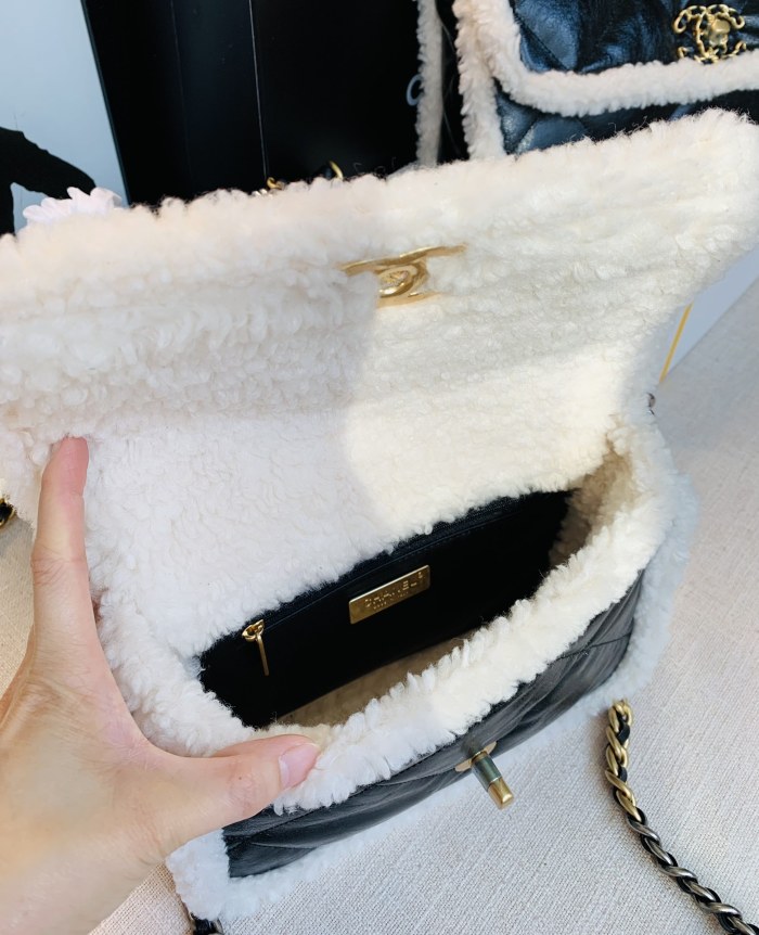 Handbag  Chanel  As1160 size 26×16×9 cm