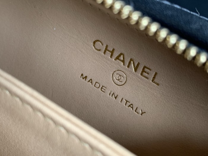 Handbag  Chanel 2387  size  7cmx10.5cmx4.3 cm 