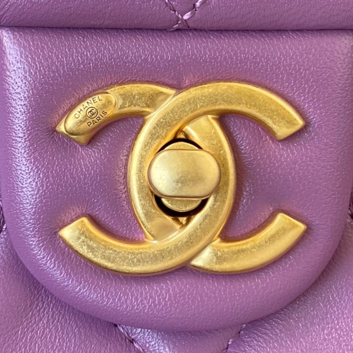  Handbag  Chanel size  25×5.5×16.5 cm 