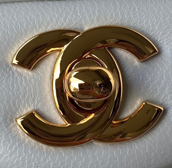 Handbag  Chanel  size 17 cm