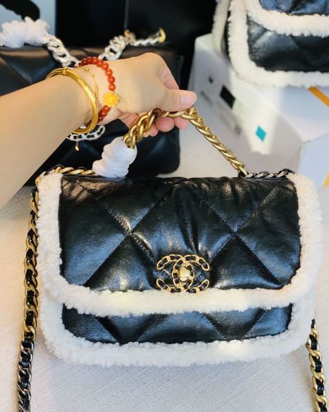 Handbag  Chanel  As1160 size 26×16×9 cm