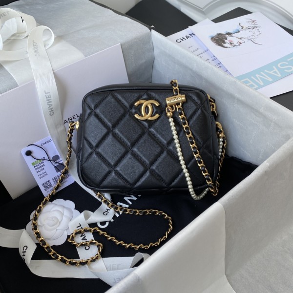  Handbag  Chanel AS2856  size  18x14x7 cm