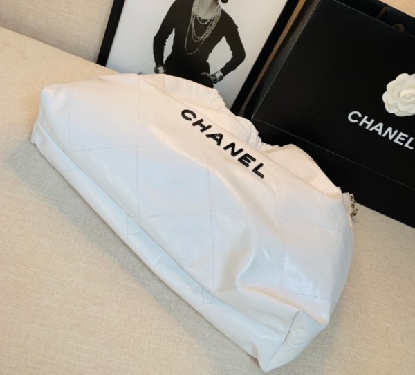Handbag Chanel  size 43：40：10  Cm