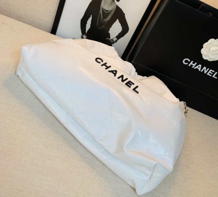 Handbag Chanel  size 43：40：10  Cm