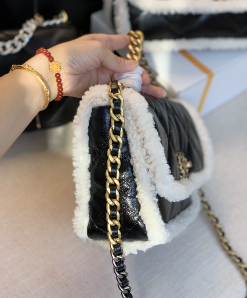 Handbag  Chanel  As1160 size 26×16×9 cm