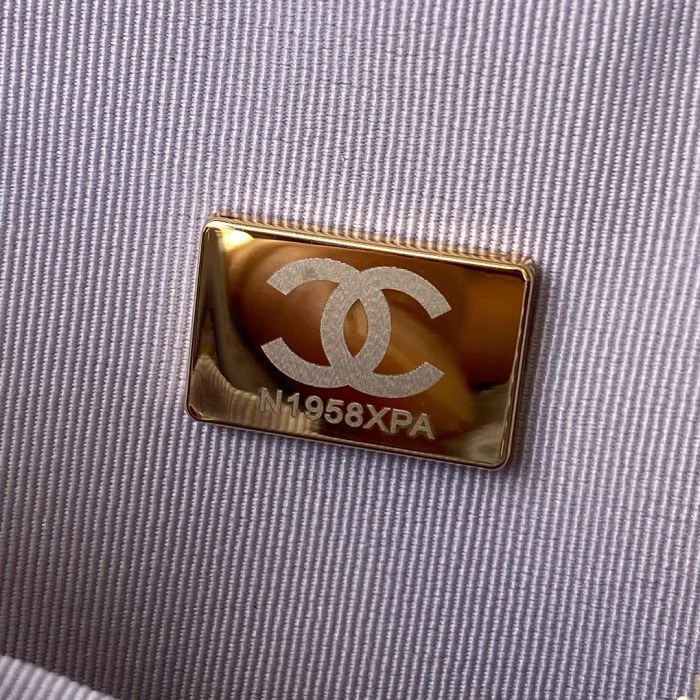  Handbag  Chanel AS2857 size 16x12x6 cm