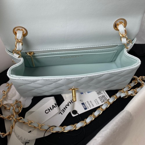  Handbag  Chanel  size 20 cm