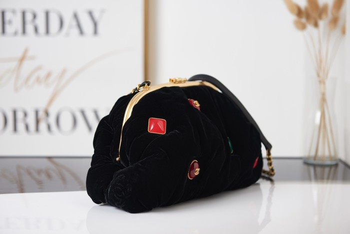  Handbag  Chanel AS2138 size 16 27.5 14 cm