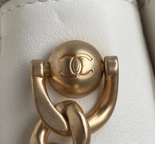  Handbag  Chanel  AS2484 size 15*20*6.5 cm