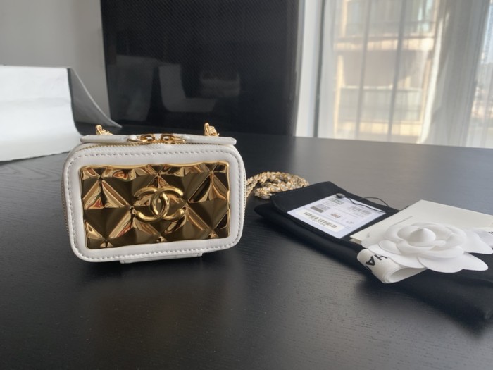  Handbag  Chanel 2387 size  7cmx10.5cmx4.3 cm