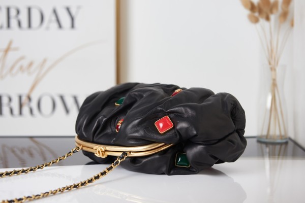  Handbag  Chanel AS2138 size 16 27.5 14 cm