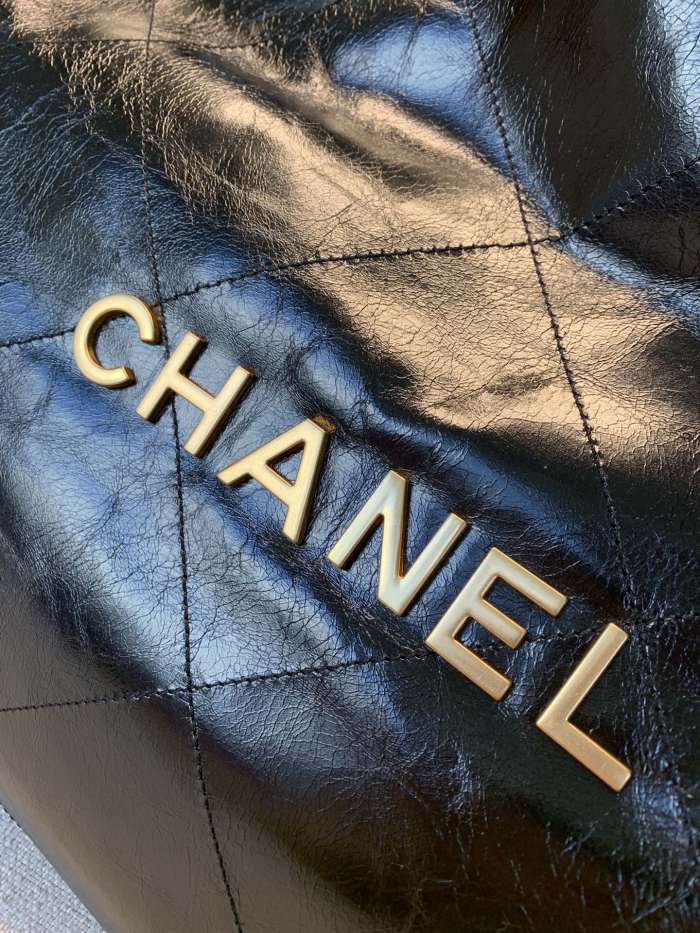 Handbag   Chanel  size 43：40：10  Cm