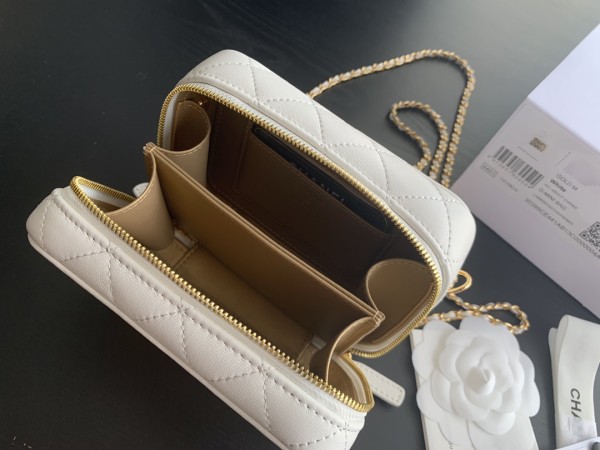  Handbag  Chanel  2389 size 14cmx10cmx6.5 cm