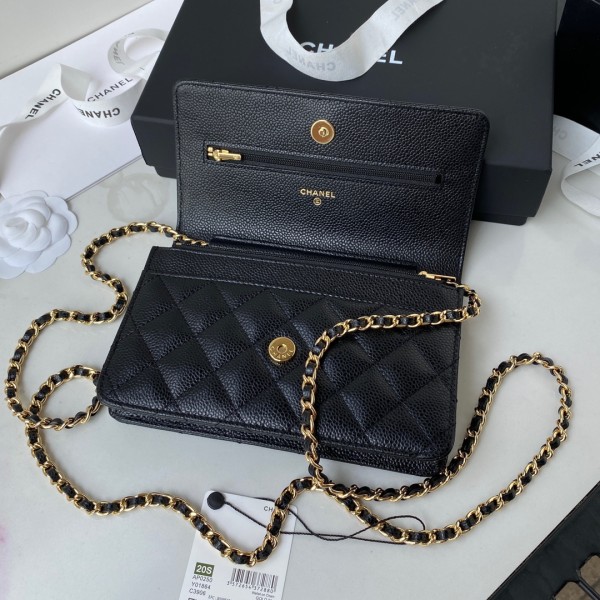  Handbag  Chanel size 19 cm