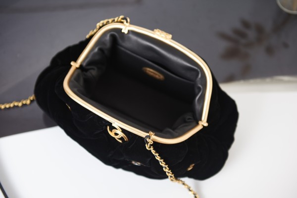  Handbag  Chanel AS2137 size 16 27.5 14 cm