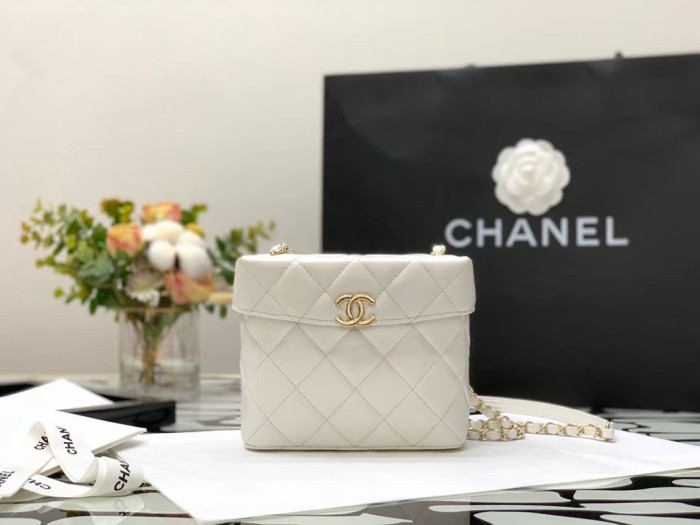  Handbag Chanel size 17×14×8 cm