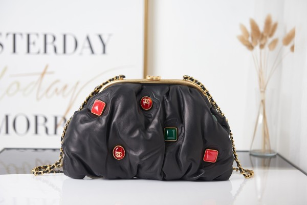  Handbag  Chanel AS2138 size 16 27.5 14 cm