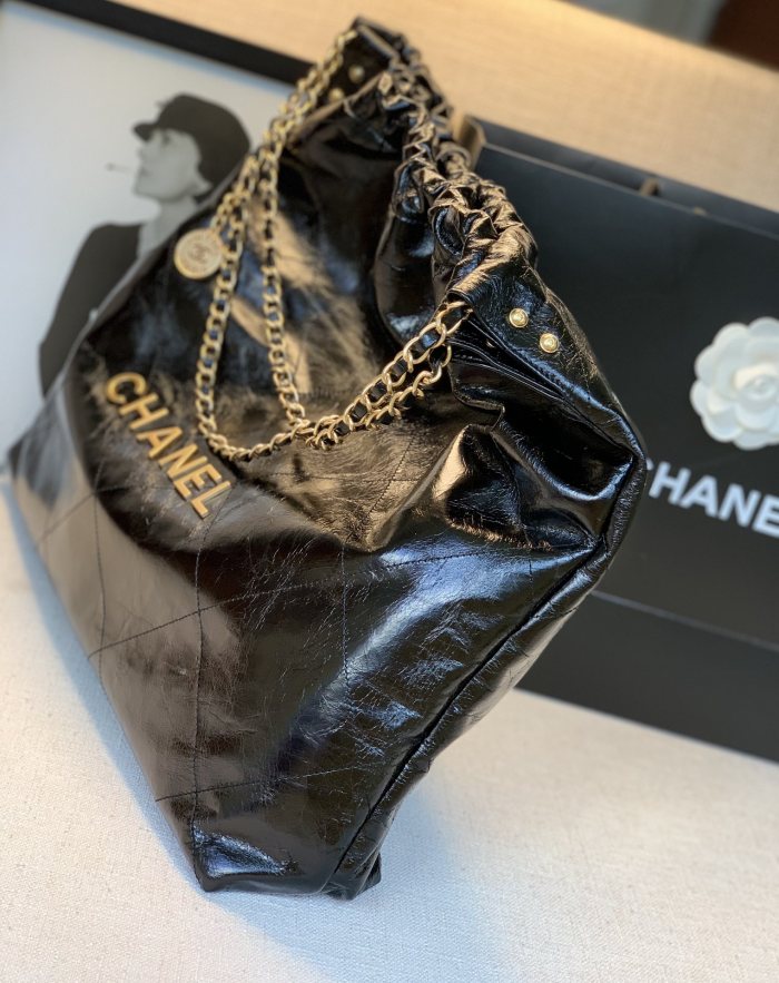 Handbag   Chanel  size 43：40：10  Cm