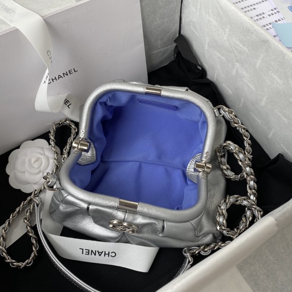  Handbag  Chanel  AS2493  size 22*17*10 cm