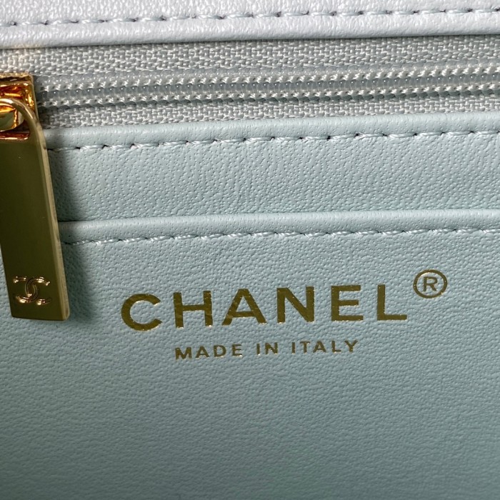 Handbag  Chanel  size 17 cm