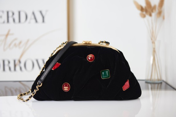  Handbag  Chanel AS2138 size 16 27.5 14 cm