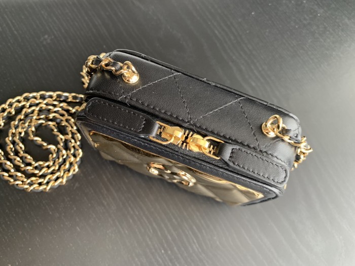 Handbag  Chanel 2387  size  7cmx10.5cmx4.3 cm 