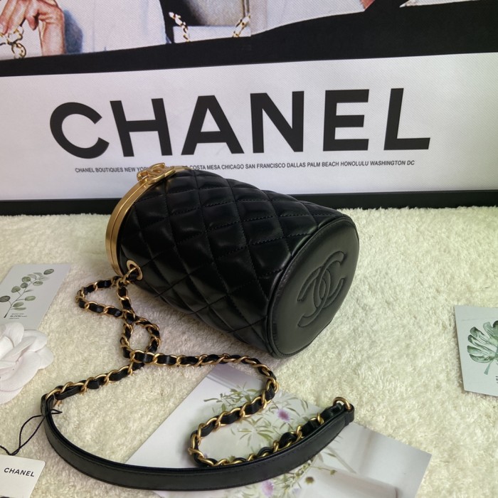  Handbag  Chanel AS2641 size 16x12x10 cm