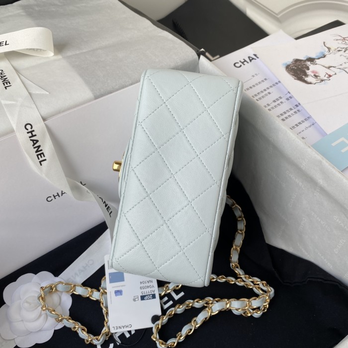 Handbag  Chanel  size 17 cm