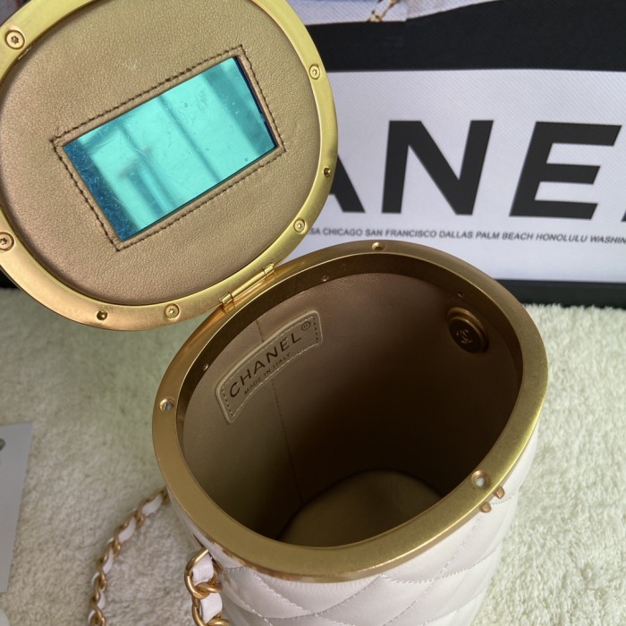  Handbag  Chanel AS2641 size 16x12x10 cm