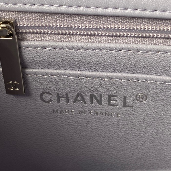  Handbag  Chanel size 20 cm