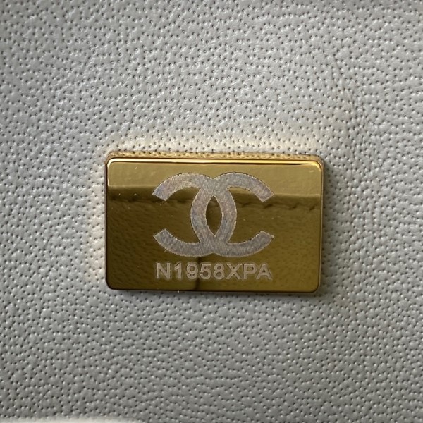  Handbag Chanel   A01113 size 23 cm